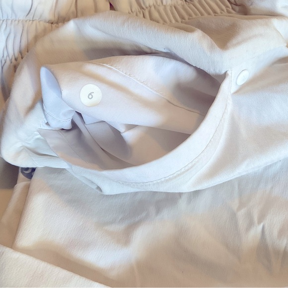 Size 6 white womens Lululemon shorts - Picture 4 of 4